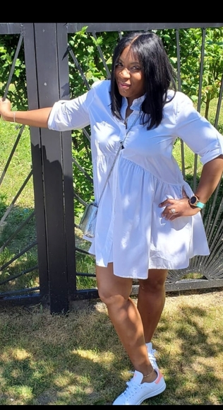 Women 7 1/2 run big. White and coral - Picture 2 of 4